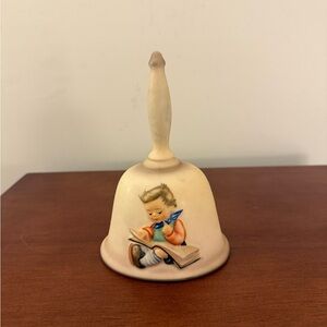 Goebel  Hummel Annual Bell 1980 HUM
702 Handcrafted 3rd Edition Boy
Reading